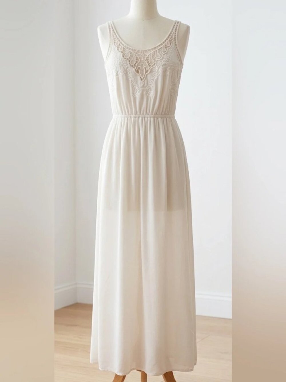 Vintage Club Monaco 100% Silk White Lace Maxi Dress – Size 2